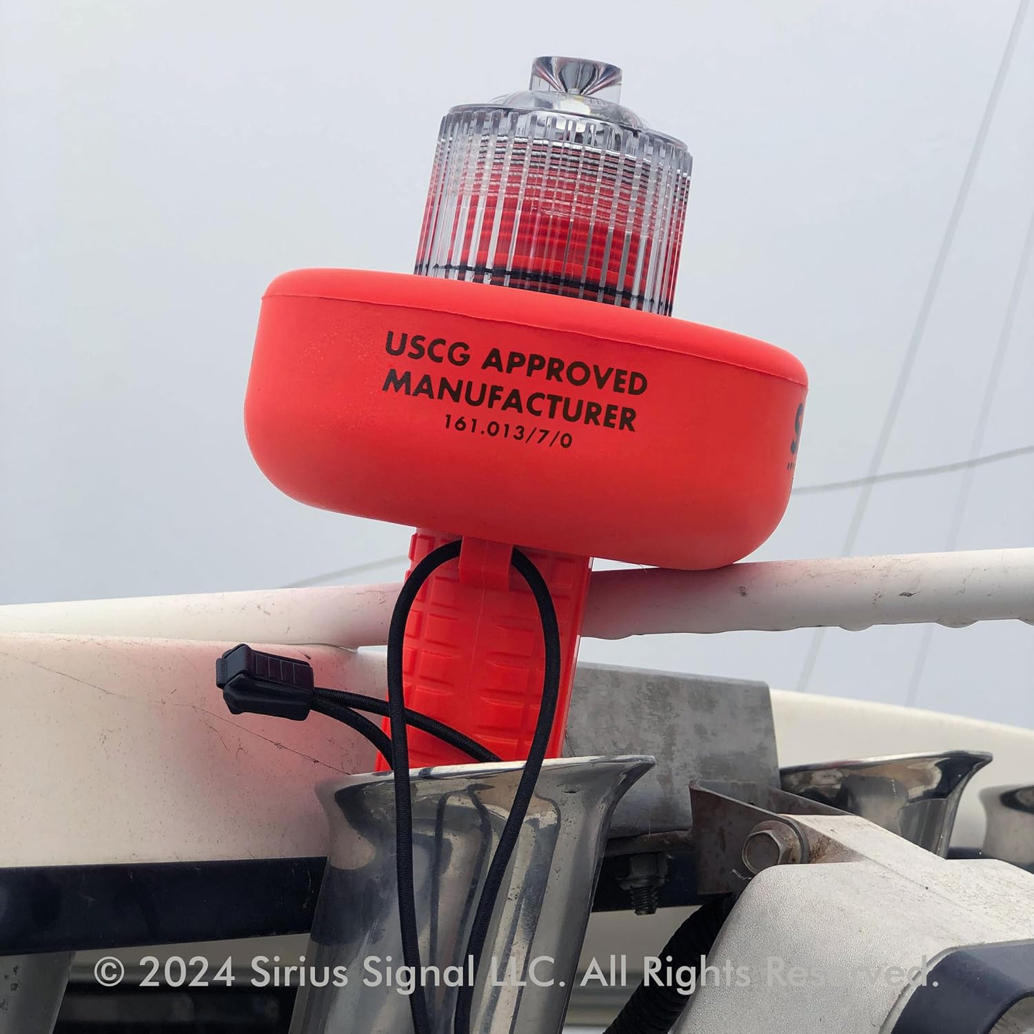 Sirius Signal C-1003 SOS LED Distress Signal - Electronic Flare Replacement, USCG Approved, Includes Daytime Flag & Whistle - Image 4